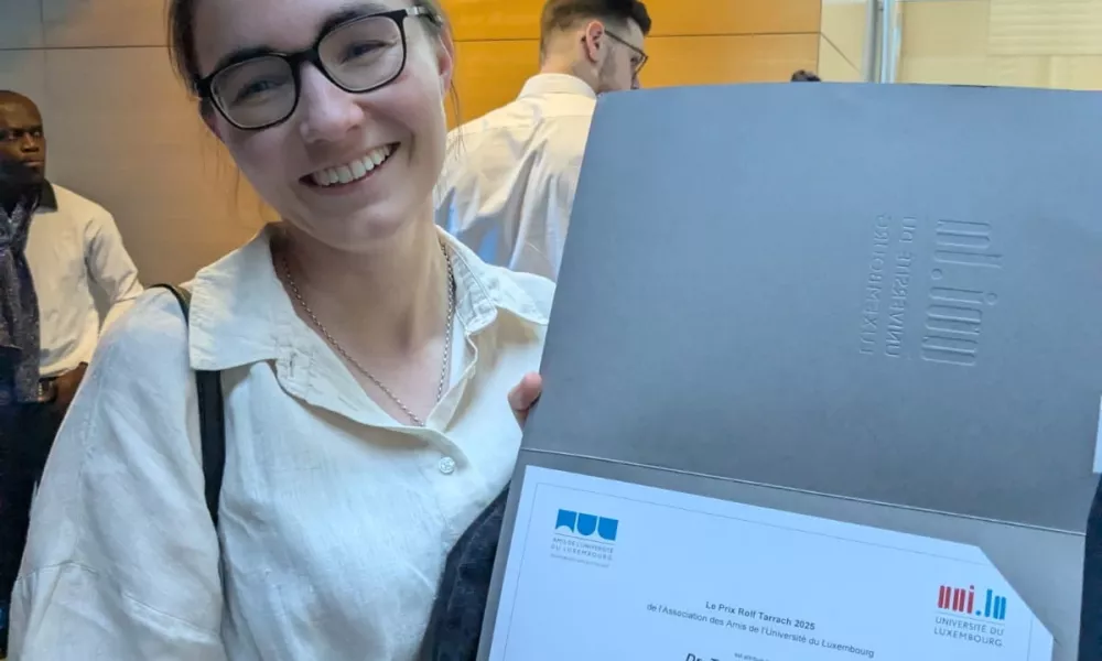 Dr Tara Trauthwein with her award